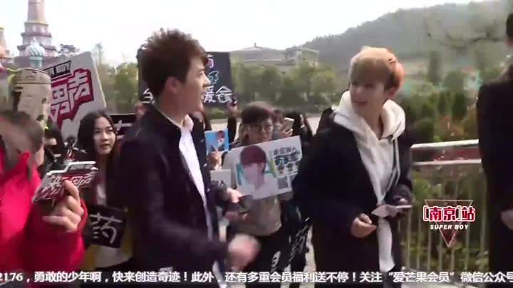 石头剪刀布“豪赌”晋级卡? 毒药化身游戏王秒杀黑衣Boy