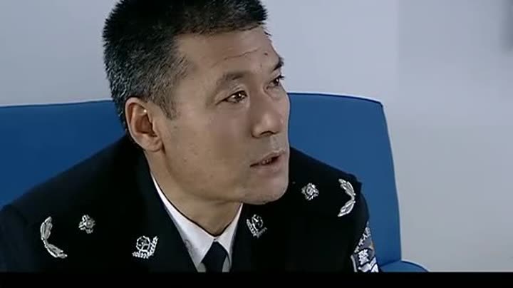                        警中英雄