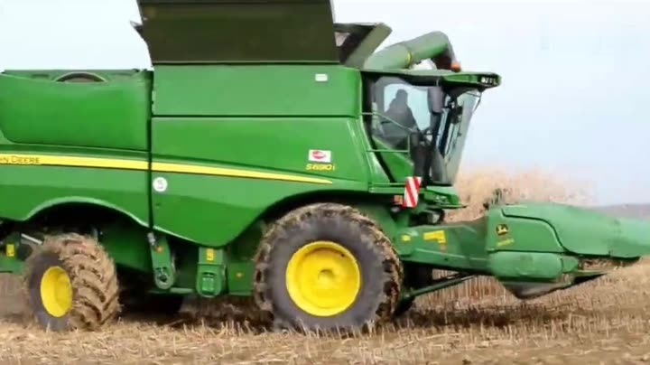 04-29 举报 删除 新约翰迪尔s690i,玉米收割