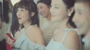 张馨予现场高清结婚视频来袭 何捷现场唱军歌亲吻新娘美脚