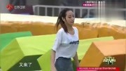 男生女生向前冲天津大长腿美女闯关亮点不断,摄影师大哥跟拍很精彩