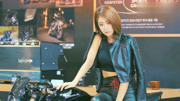 韩国车展：短发的柳多妍，她被称南韩第一车模不是没道理！