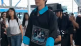 [新西游记]韩国艺人现身机场，身穿“地狱”服装，引起粉丝围观