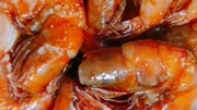 好吃又好做的油焖大虾，冬天里的一点甜。脆脆的虾皮，弹嫩的虾肉，咬一口，让人意犹未尽。