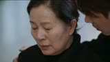 《危险爱人》：江诣推着母亲（刘晨霞饰）去参加苏糖父亲葬礼，巧遇沈医生道出惊天秘密