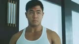 驱魔警察：男子被搜身还敢反抗，下秒直接被周比利摁在墙上，霸气