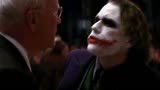 《蝙蝠侠：黑暗骑士》为什么其中的反派小丑，演完电影后就去世了