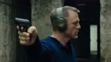 007：邦德接受复职测试，结果枪都已经拿不稳，靶子一枪都没命中