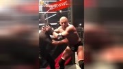 猛男WWE 直接干趴两个原创完整版视频在线观看爱奇艺