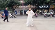  美女街上跳《红尘客栈》舞蹈,满满的古风味,值得欣赏音乐背景音乐视频音乐爱奇艺