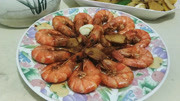 “油焖大虾”最简单的做法，连盐都没加的炒大虾，真的会好吃吗？
