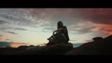 7月10日，#星球大战# 衍生剧集#曼达洛人# 发布音乐特辑MV。在昏暗的录音棚中