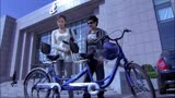 真爱：老总出去约会，女秘书心里不爽，男友竟租辆自行车接她兜风