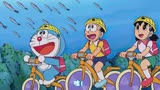 哆啦A梦：小哆啦带大雄众人在海底骑自行车，好多小鱼在眼前飘过