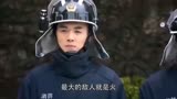 火线：消防队长点燃煤气罐，新兵吓到赶紧戴上防护罩