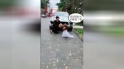 小伙子当街求婚引围观,结果却让众人大跌眼镜!娱乐完整版视频在线观看爱奇艺