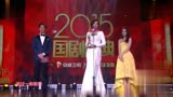 迪丽热巴和泰国演员Son为胡歌师妹《我的体育老师》王晓晨颁奖