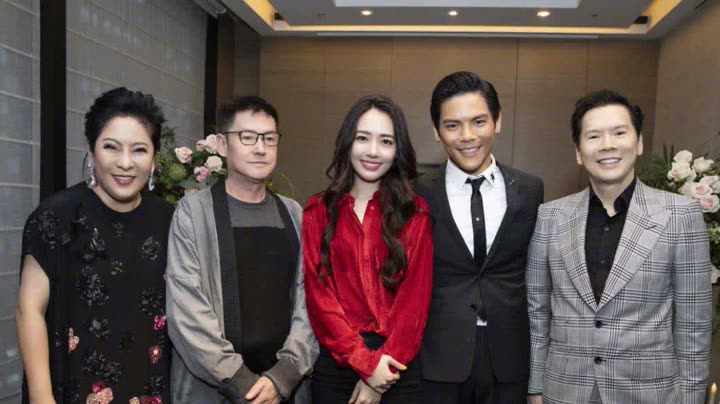 38分钟前 举报 删除 向佐家的来头真不小,难怪郭碧婷