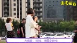 国民老公“王思聪”被网友偶遇带美女公园散步，这次还是2个！