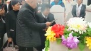 李斯忠先生逝世22周年,兰力携夫人及李根旺、张晓英等徒前往祭生活完整版视频在线观看爱奇艺