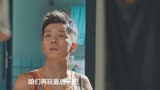 卧鱼-小伙子们在宿舍里玩三张扑克，为什么235可以打败3条A