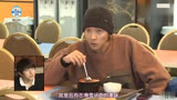 【我独自生活】韩国男演员运动完晚饭吃汤饭配腌萝卜块，吃的很美味