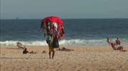 巴西“比基尼”海滩：女人太爱穿泳装，让不少穷人发了财，纪录片
