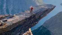 挪威的 Trolltunga悬崖，快艾特
那个他一起去看看山顶的风景 #趁年轻做自己想做的事