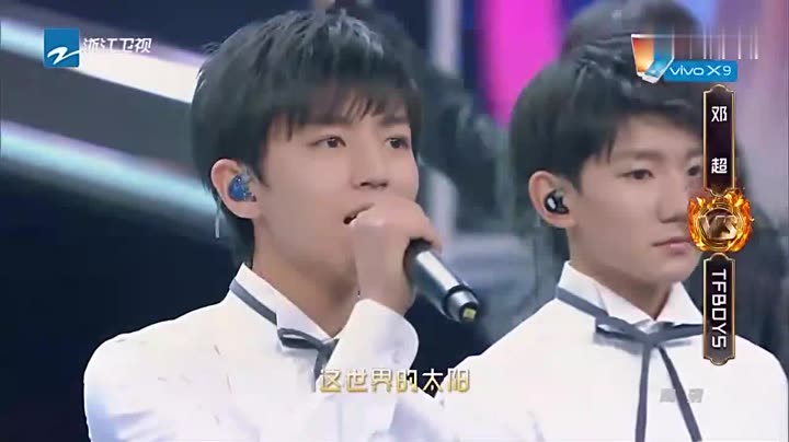 邓超联合tfboys《王牌对王牌》:王源现场突然遮面大哭