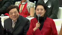 倪萍罕见晒儿子和母亲的合照,回忆20年前带儿子看病的