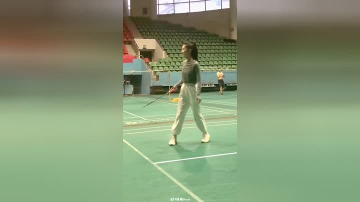 【肖燕Shane】 被燕燕羽毛球击中了💛