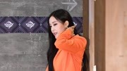 T-ara孝敏一身连体橙衣亮相-被侃是胡萝卜