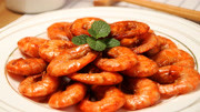 油焖大虾正确做法，色泽红亮，鲜香入味，在家也能做出饭店的味道