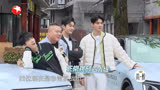 极限挑战第九季贾乃亮被景瑜和明昊挤到中间，亮哥有点像电灯泡