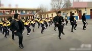 山西这位小学校长最近火了!带领师生齐跳鬼步舞引人围观!生活完整版视频在线观看爱奇艺