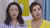 本来是两个女人在争吵,突然又来一个女的,可真是一台好戏看