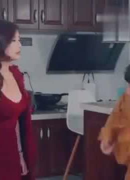 陈翔六点半:闰土帮球球家换灯泡,突然就被他死去的老公附体了!
