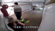 小伙泡在水宝宝里,看着就爽,小伙子亲身体验水宝宝的浮力科技完整版视频在线观看爱奇艺