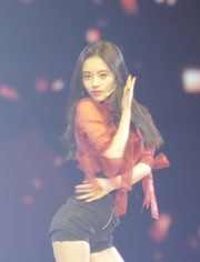 鞠婧祎伴舞《野狼disco》又火了!优美舞姿太撩人,简直