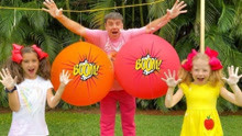 哒哒萌宝屋：小萝莉和爸爸玩大气球玩具！