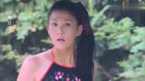 独立连：美女河边洗漱，不料竟遇上了鬼子，多亏了高人出手相助