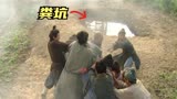 水浒传：鲁智深上任菜园，地痞混混要给他下马威，却被扔进粪坑