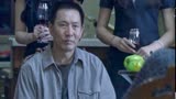 秘密：穷小子当替罪羊，潜逃十年，一回来黑老大竟奖励五位美女