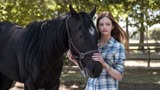 女孩救下一匹不服管教的野马，没想到竟是传说中的黑神驹