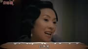 章子怡出席戛纳电影节红毯，她大胆撩开裙摆，这是有心还是无意？