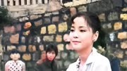 这是1982年，甜歌皇后邓丽君在香港的一张留影。