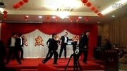 烧鹅仔2013新年晚会男生搞笑舞蹈串烧搞笑完整版视频在线观看爱奇艺