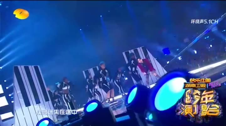 【刘宪华 trap 】#湖南卫视跨年# 刘宪华钢琴舞蹈秀《trap》 释放音乐魔