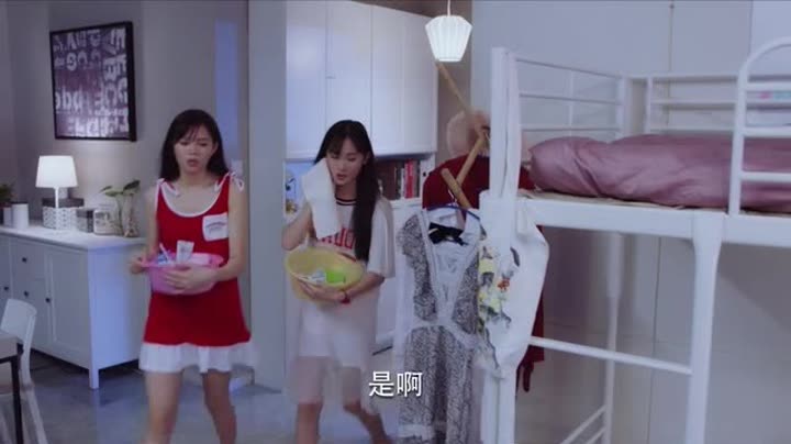 大概是李泽锋老婆吧
