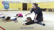 揪心！俄罗斯4岁小萝莉初练芭蕾，“压腿”疼到脸通红